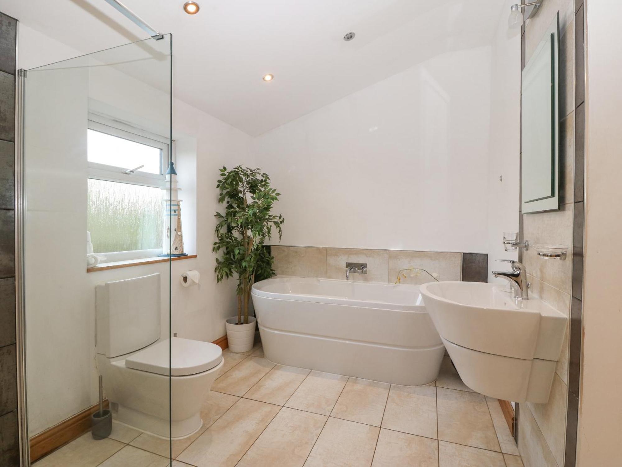 Coed Llai Villa Holyhead Eksteriør bilde